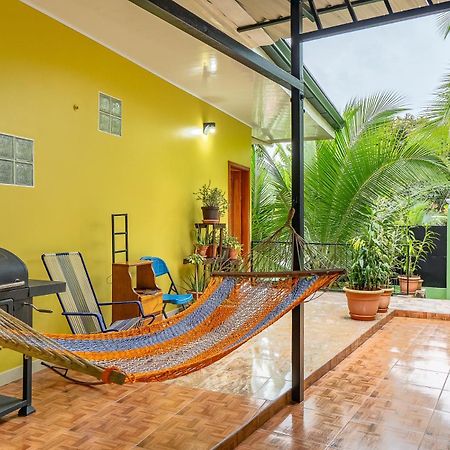 Yellow House เกโปส ภายนอก รูปภาพ