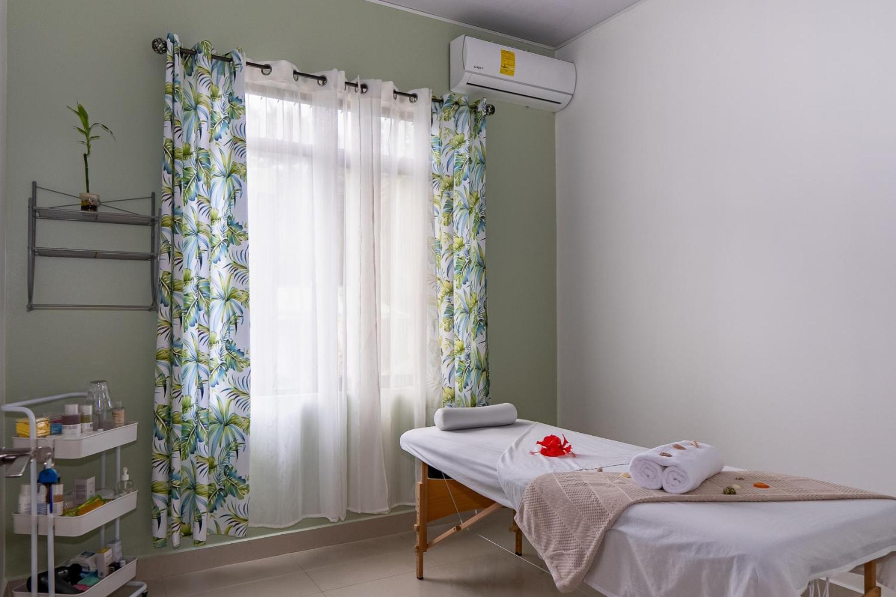 Yellow House เกโปส ภายนอก รูปภาพ