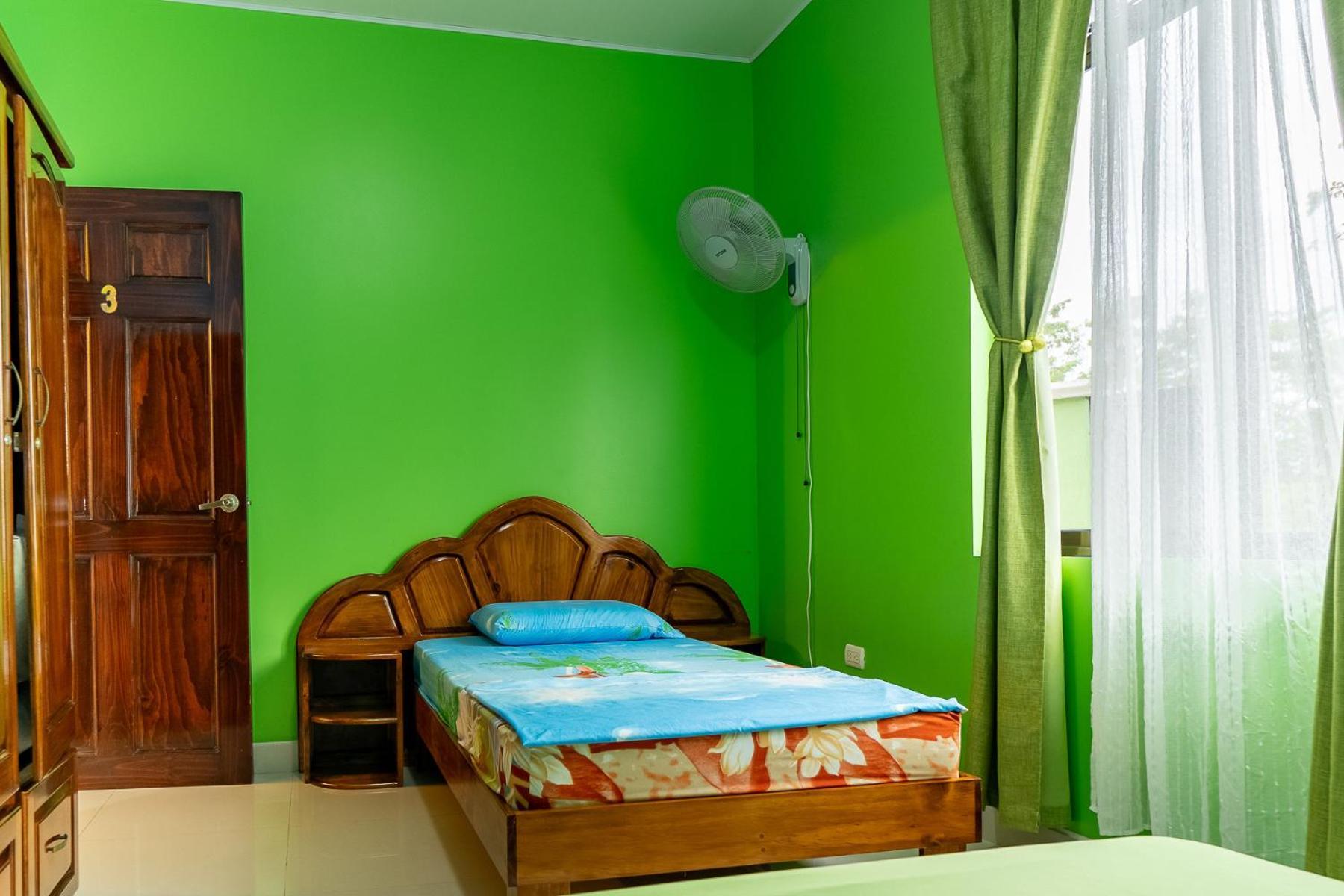 Yellow House เกโปส ภายนอก รูปภาพ