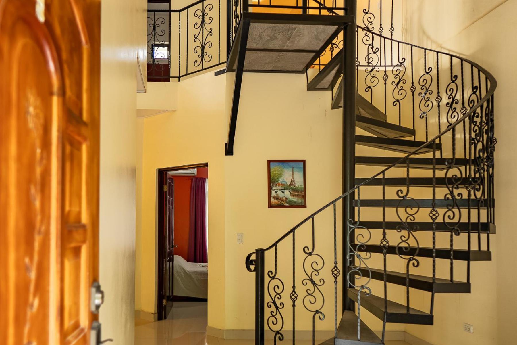 Yellow House เกโปส ภายนอก รูปภาพ