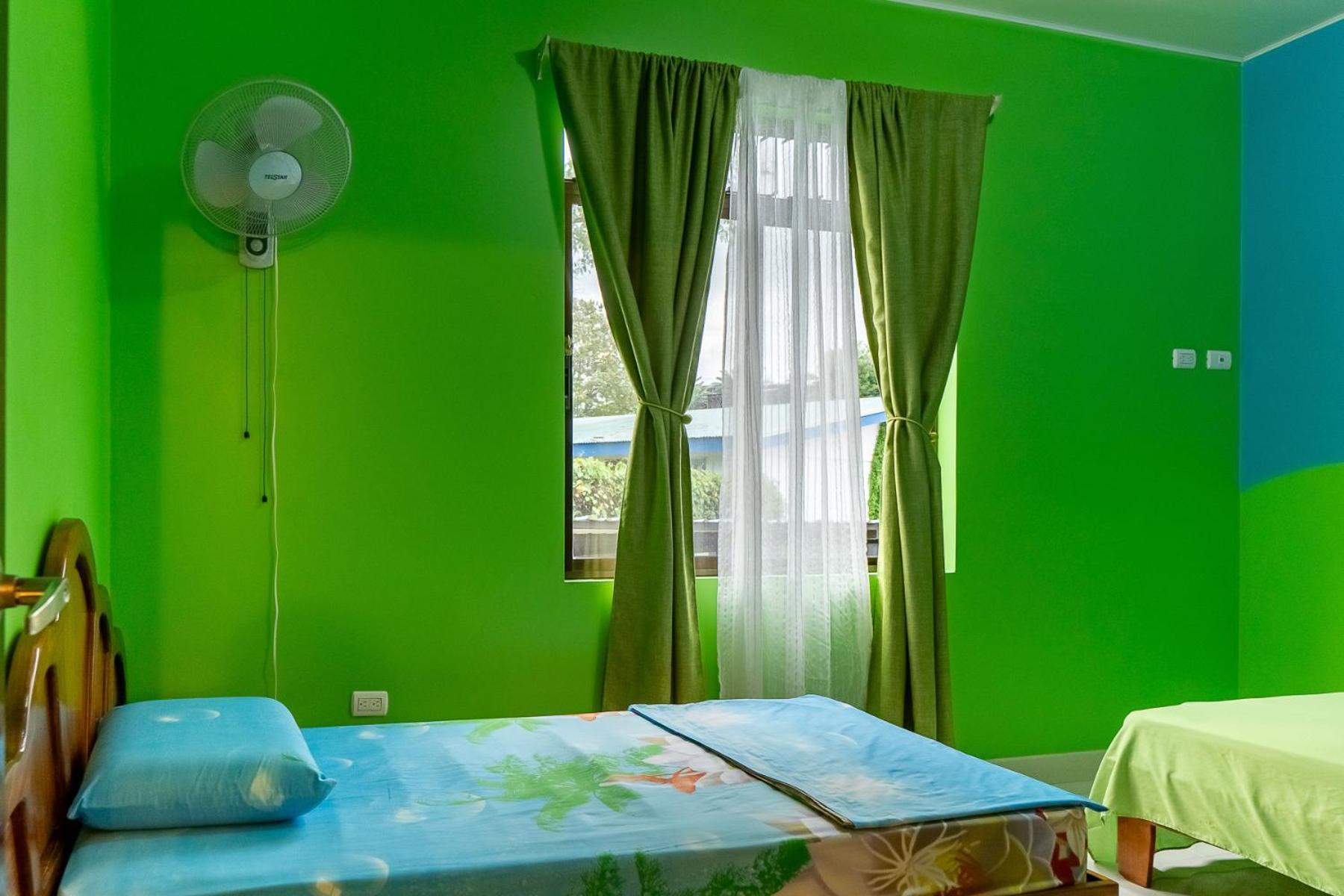 Yellow House เกโปส ภายนอก รูปภาพ